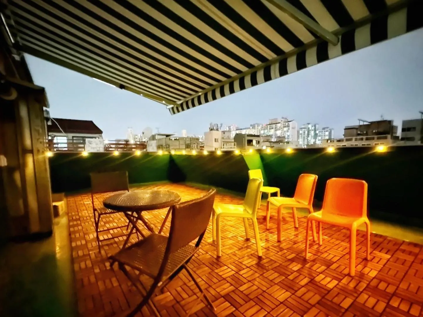Apartment Modernstay Hongdae#Mangwon Local Market 10Mins, Hongdae, Airport Bus, Hanriver Park 10Min,Family Seoul South Korea
