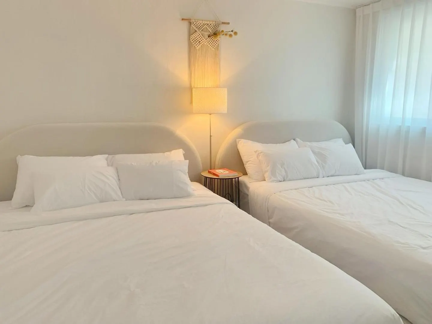 Modernstay Hongdae#Mangwon Local Market 10Mins, Hongdae, Airport Bus, Hanriver Park 10Min,Family Seoul Apartment