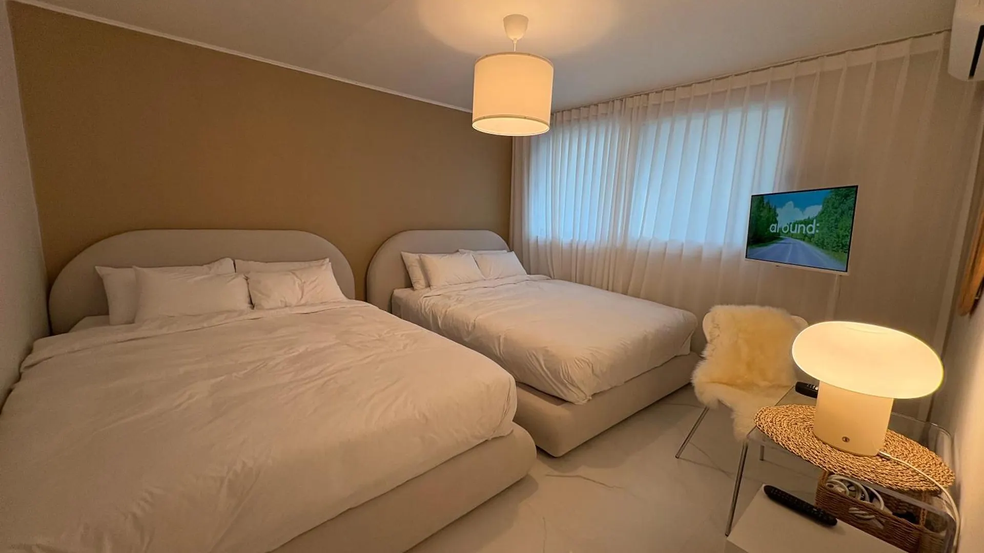 Modernstay Hongdae#Mangwon Local Market 10Mins, Hongdae, Airport Bus, Hanriver Park 10Min,Family Seoul Apartment