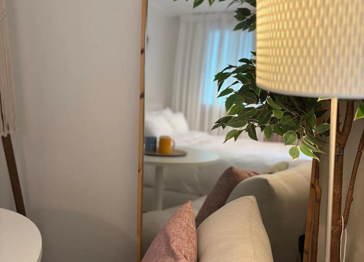 Modernstay Hongdae#Mangwon Local Market 10Mins, Hongdae, Airport Bus, Hanriver Park 10Min,Family Seoul