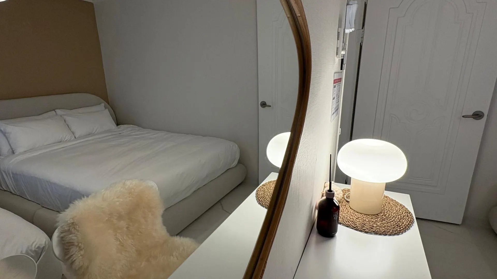 Modernstay Hongdae#Mangwon Local Market 10Mins, Hongdae, Airport Bus, Hanriver Park 10Min,Family Seoul South Korea