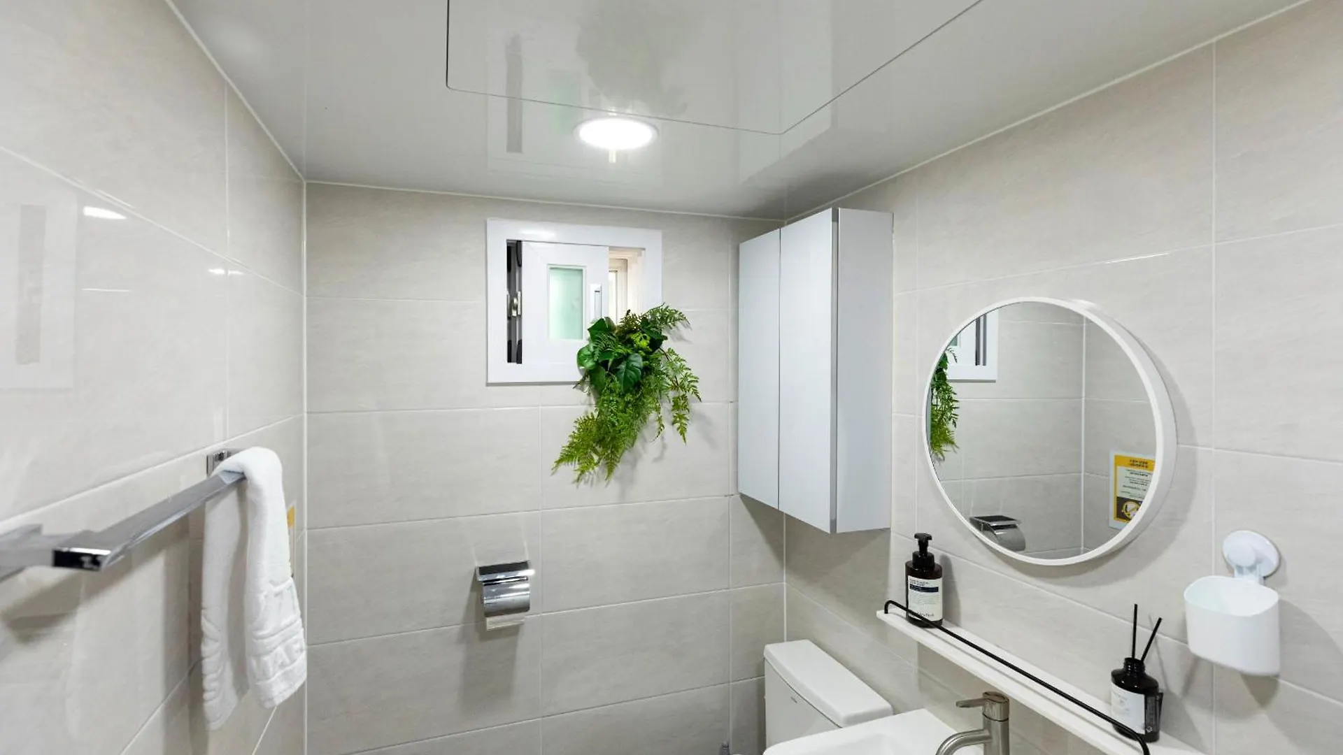 Modernstay Hongdae#Mangwon Local Market 10Mins, Hongdae, Airport Bus, Hanriver Park 10Min,Family Seoul