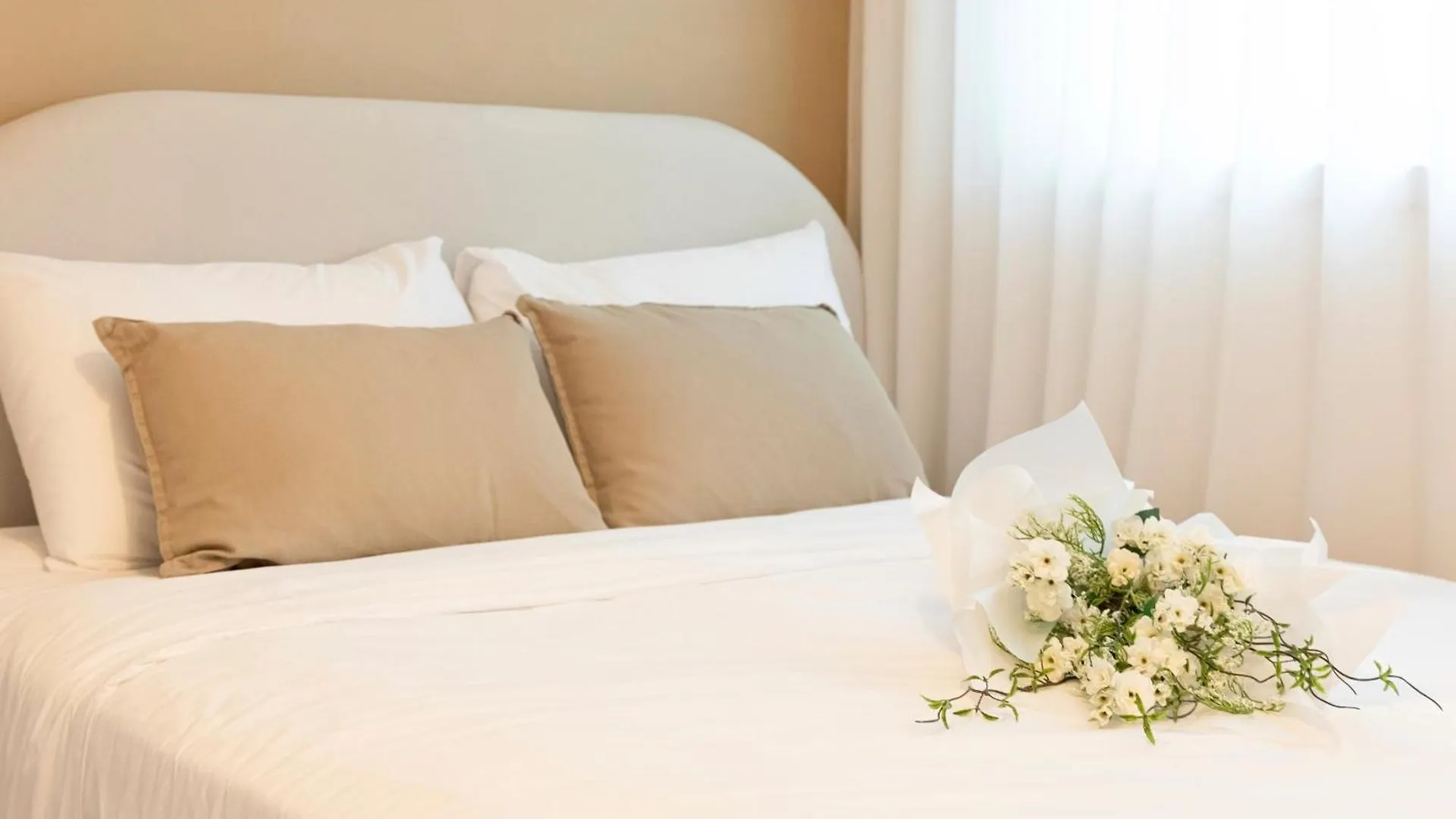 Modernstay Hongdae#Mangwon Local Market 10Mins, Hongdae, Airport Bus, Hanriver Park 10Min,Family Seoul
