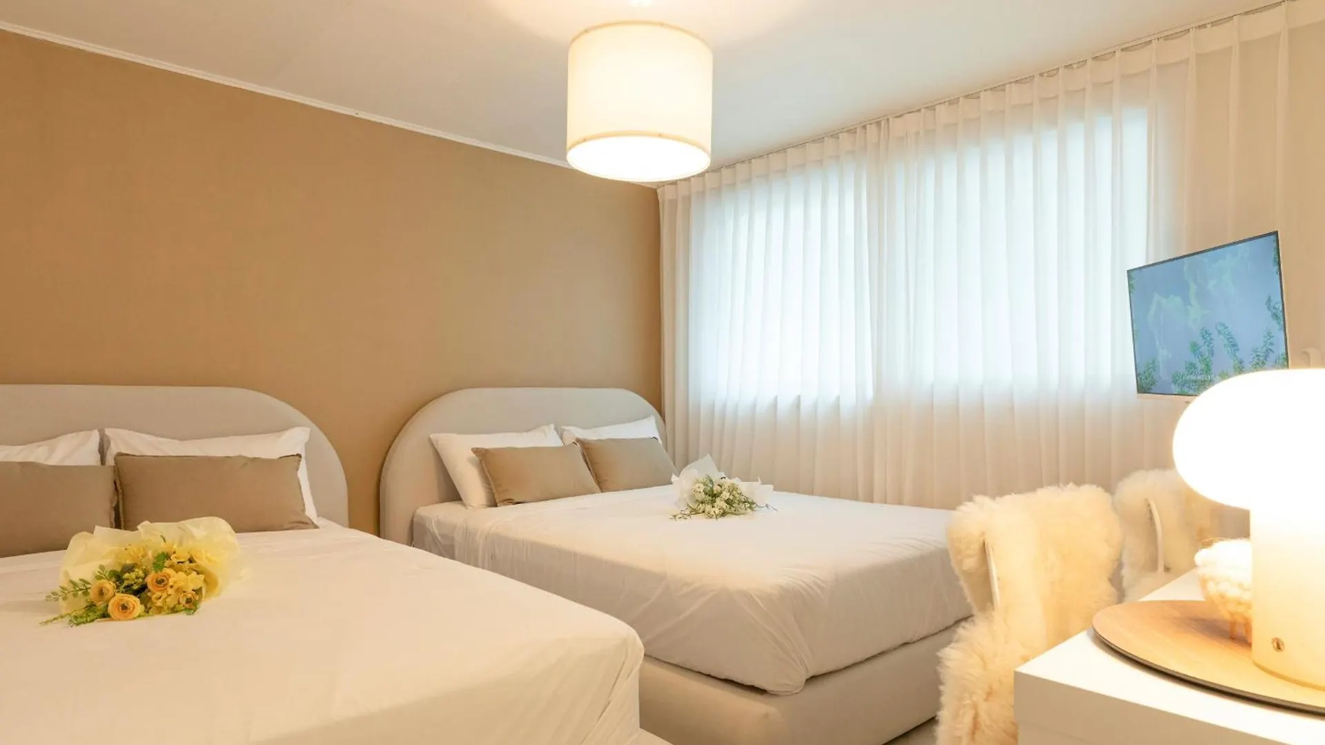 Modernstay Hongdae#Mangwon Local Market 10Mins, Hongdae, Airport Bus, Hanriver Park 10Min,Family Seoul
