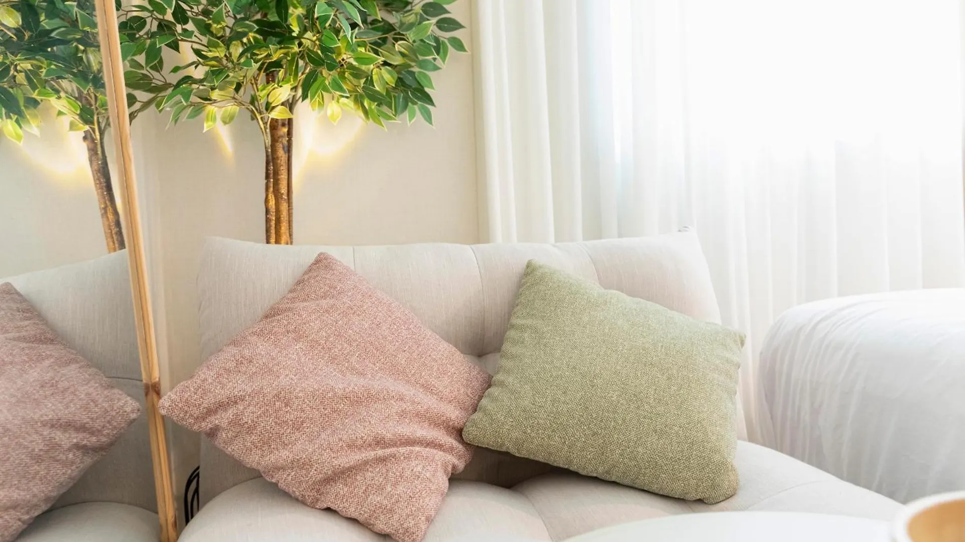 Apartment Modernstay Hongdae#Mangwon Local Market 10Mins, Hongdae, Airport Bus, Hanriver Park 10Min,Family Seoul