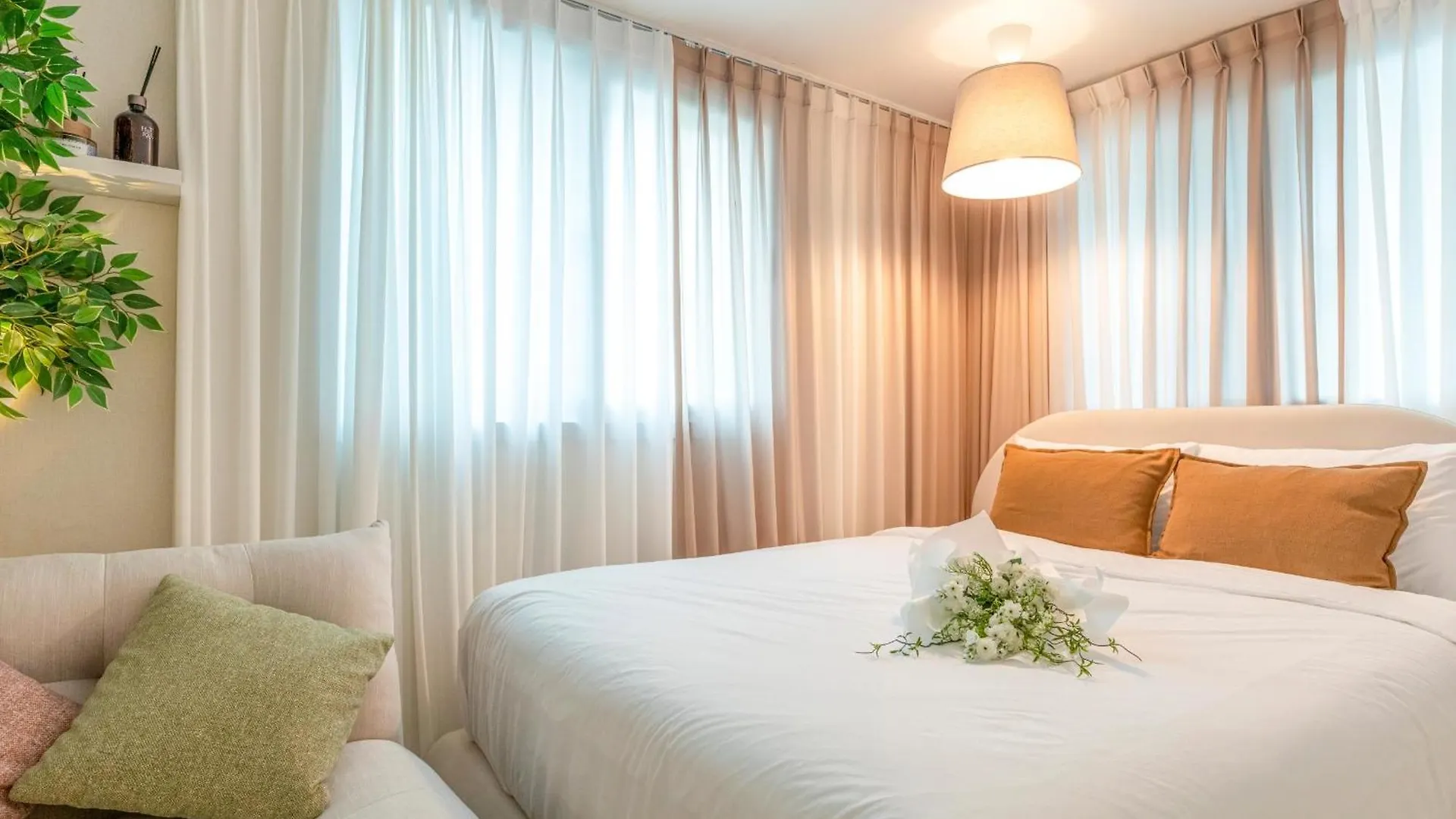 Modernstay Hongdae#Mangwon Local Market 10Mins, Hongdae, Airport Bus, Hanriver Park 10Min,Family Seoul 0*,  South Korea