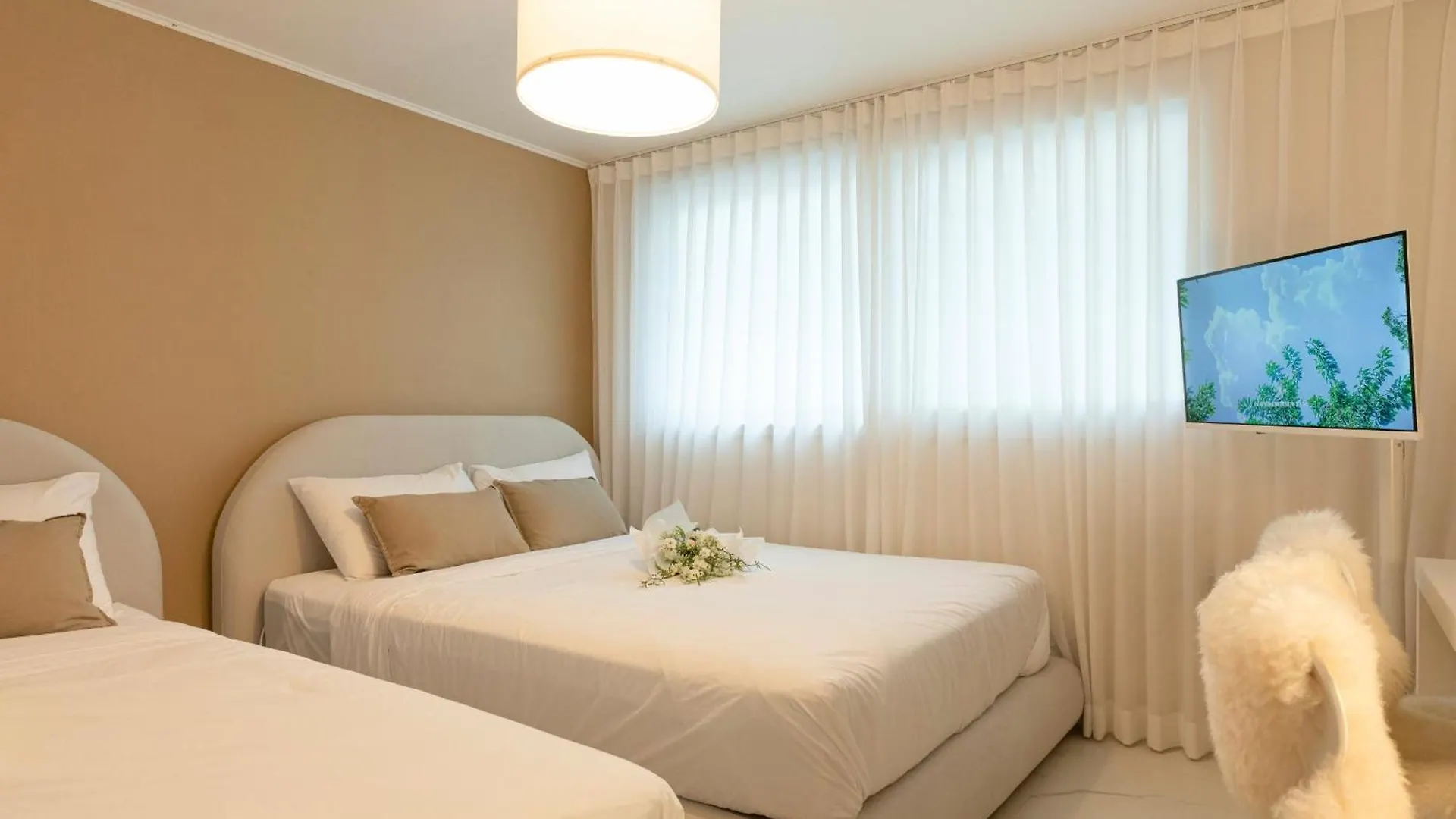 Modernstay Hongdae#Mangwon Local Market 10Mins, Hongdae, Airport Bus, Hanriver Park 10Min,Family Seoul
