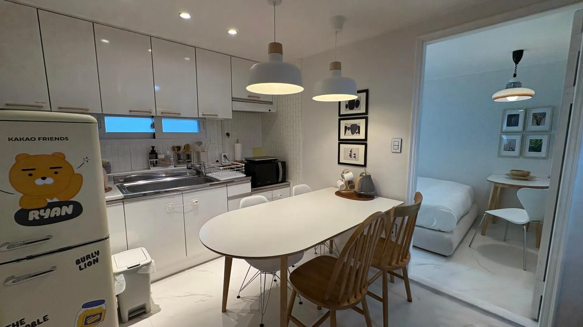 Apartment Modernstay Hongdae#Mangwon Local Market 10Mins, Hongdae, Airport Bus, Hanriver Park 10Min,Family Seoul