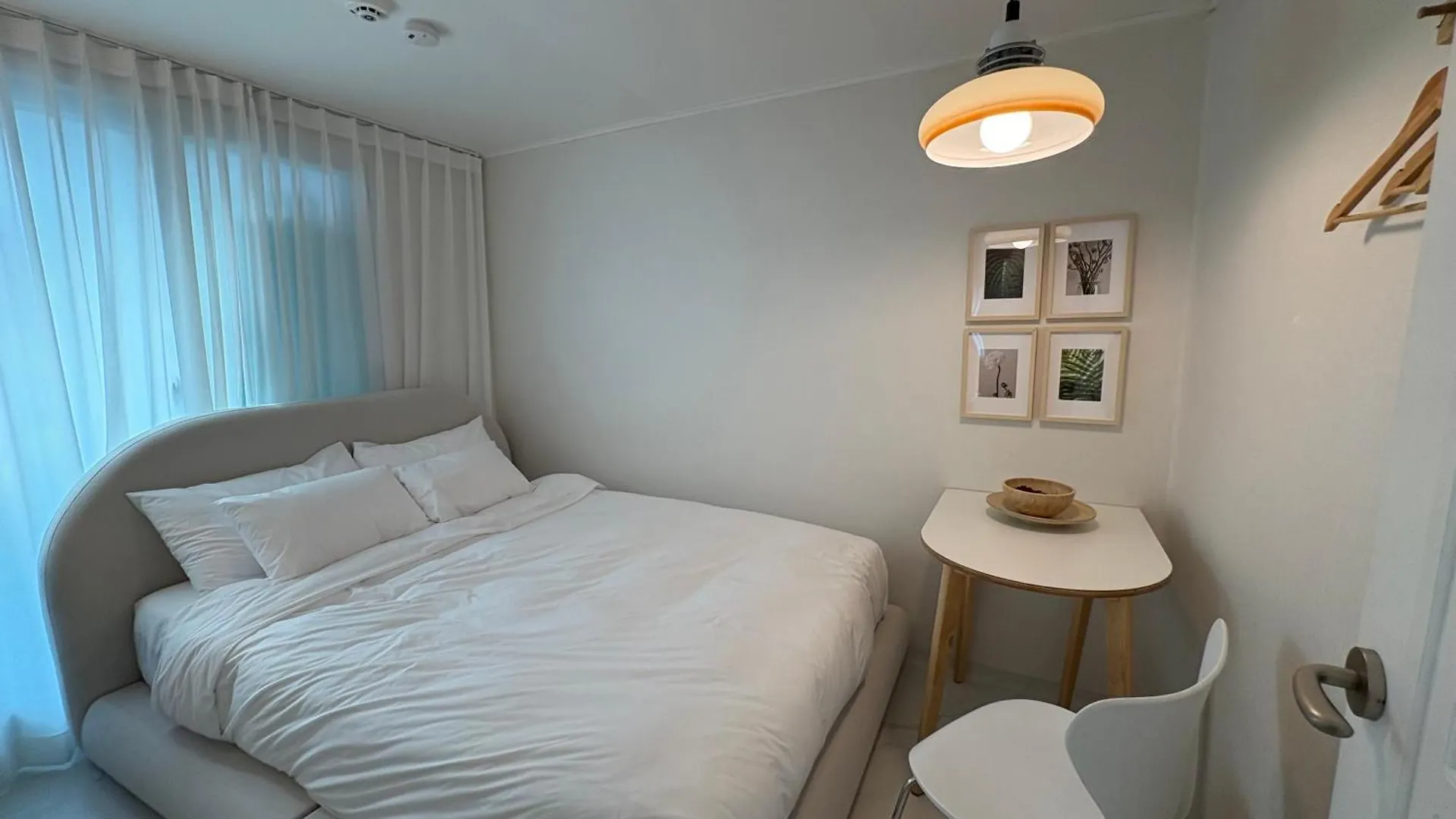 Apartment Modernstay Hongdae#Mangwon Local Market 10Mins, Hongdae, Airport Bus, Hanriver Park 10Min,Family Seoul South Korea
