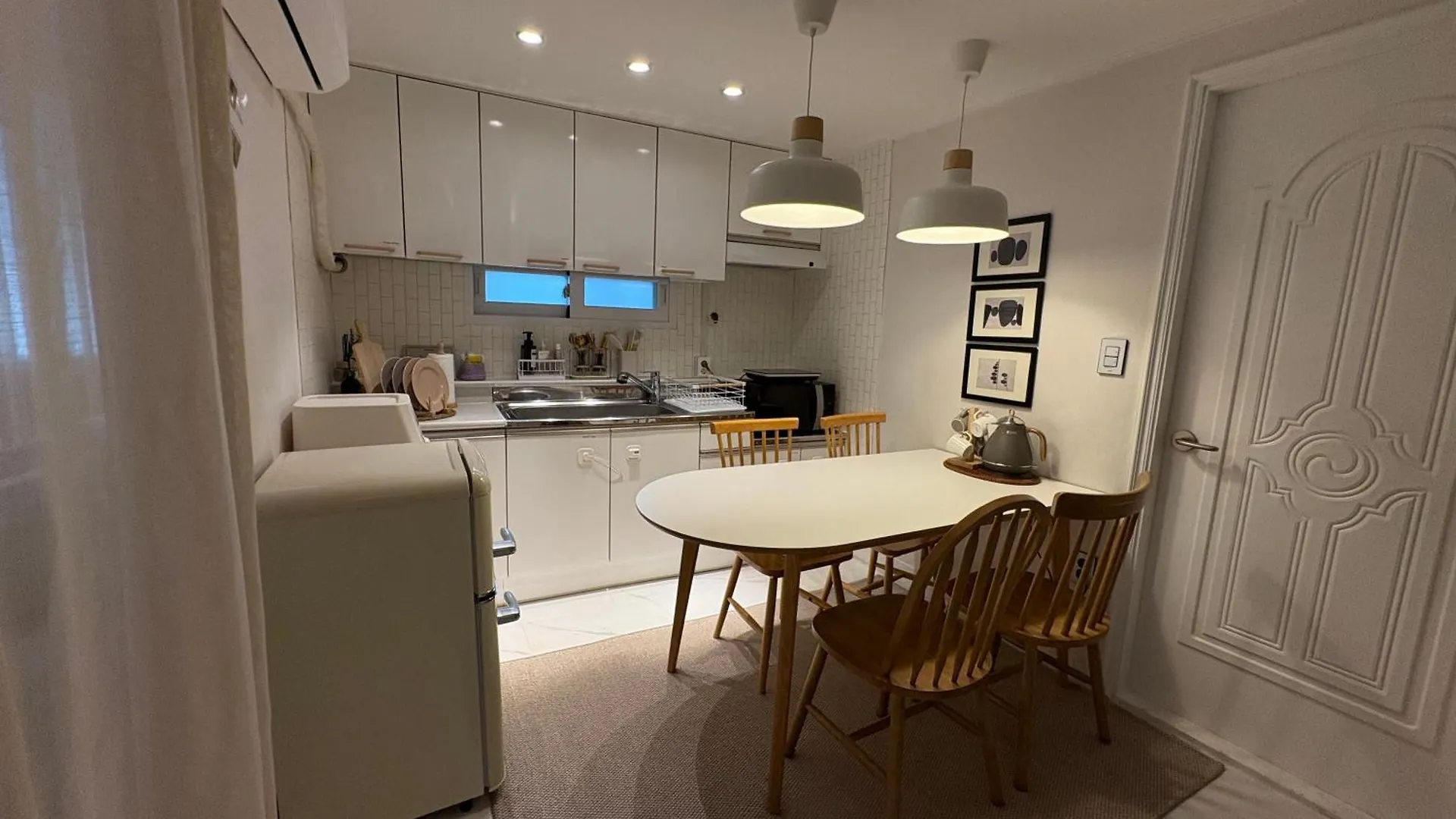 Apartment Modernstay Hongdae#Mangwon Local Market 10Mins, Hongdae, Airport Bus, Hanriver Park 10Min,Family Seoul South Korea