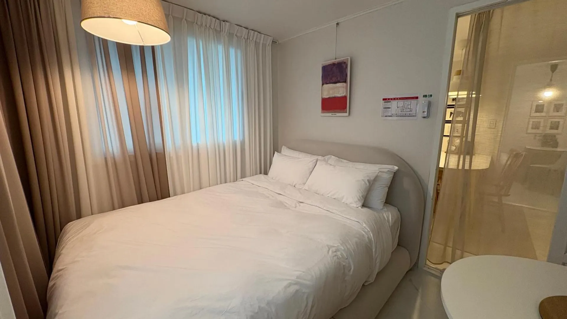 Modernstay Hongdae#Mangwon Local Market 10Mins, Hongdae, Airport Bus, Hanriver Park 10Min,Family Seoul 0*,