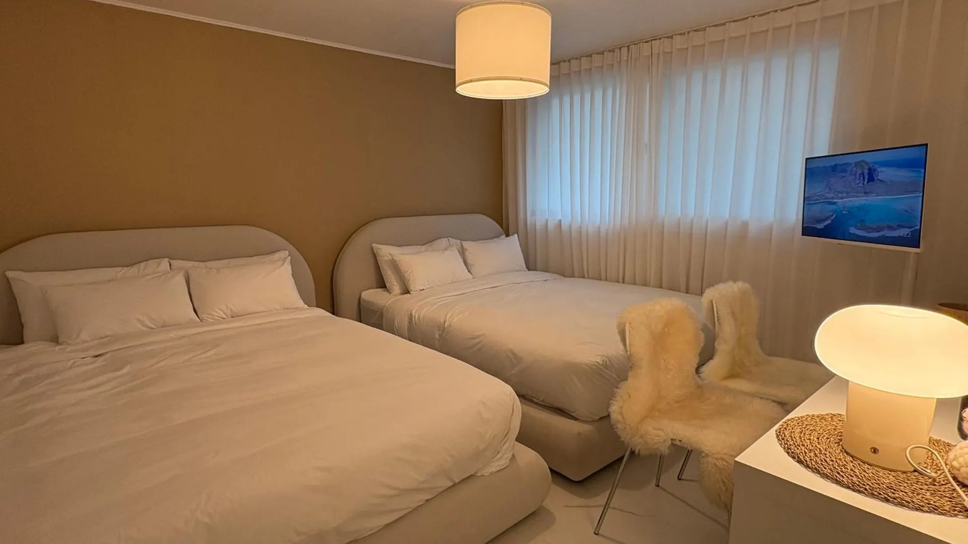 Modernstay Hongdae#Mangwon Local Market 10Mins, Hongdae, Airport Bus, Hanriver Park 10Min,Family Seoul 0*,
