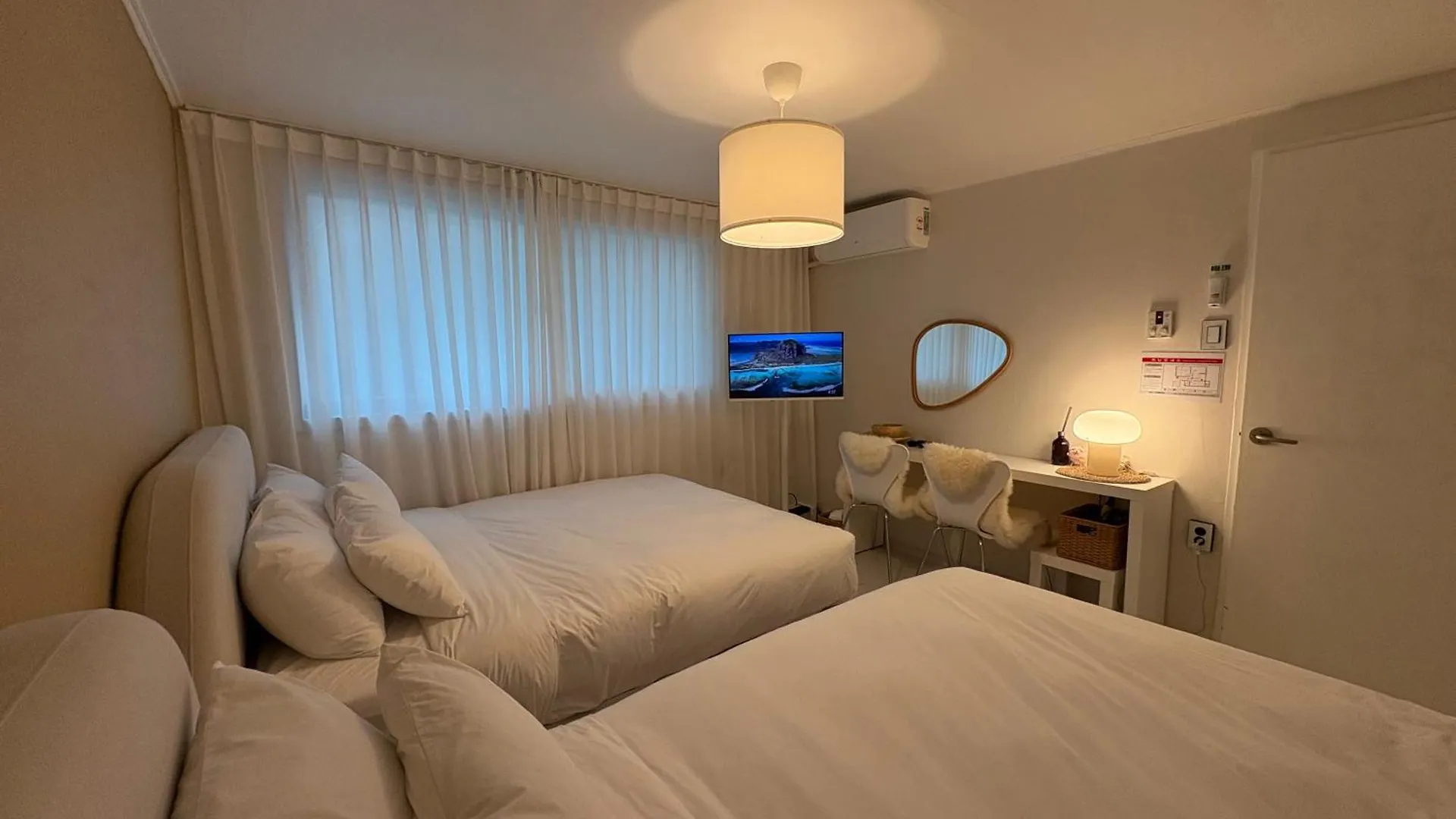 Modernstay Hongdae#Mangwon Local Market 10Mins, Hongdae, Airport Bus, Hanriver Park 10Min,Family Seoul