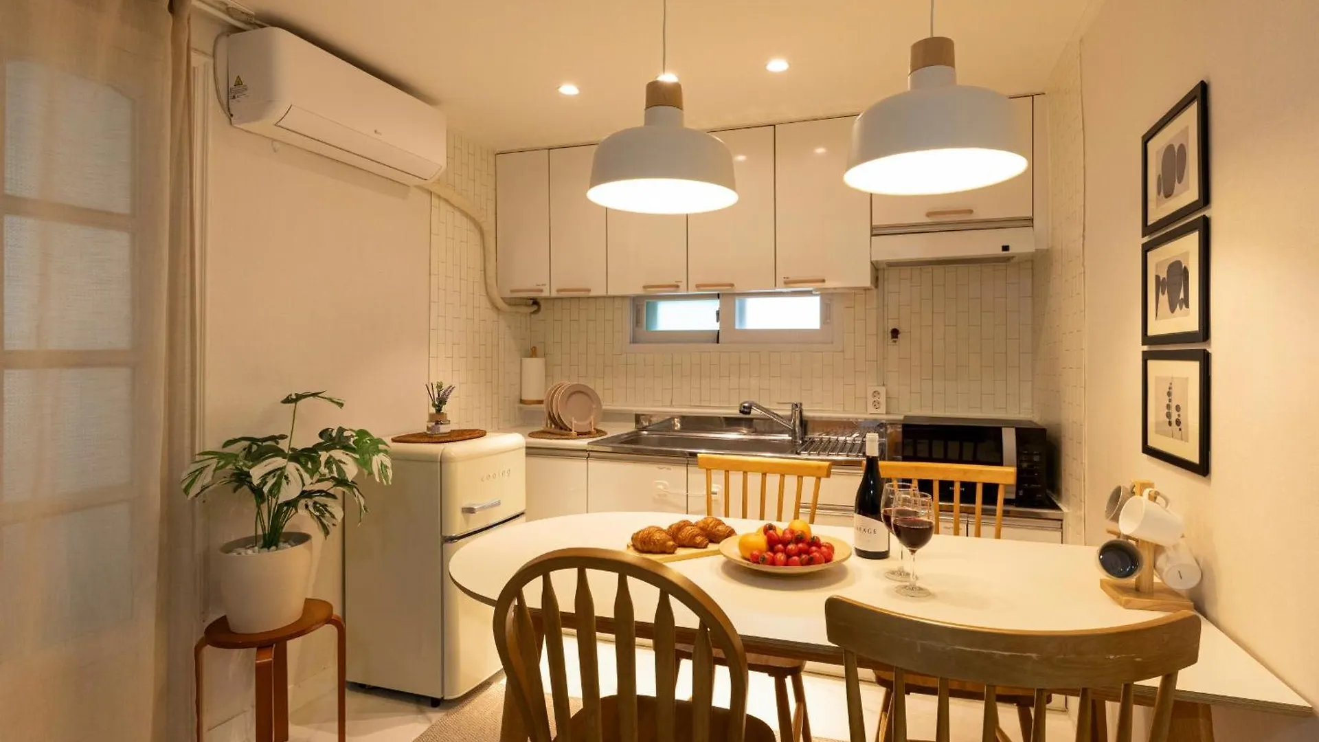 Modernstay Hongdae#Mangwon Local Market 10Mins, Hongdae, Airport Bus, Hanriver Park 10Min,Family Seoul Apartment