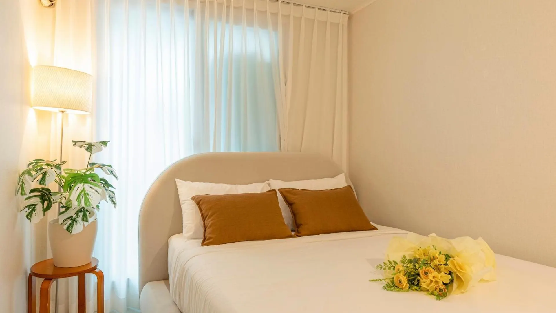 Modernstay Hongdae#Mangwon Local Market 10Mins, Hongdae, Airport Bus, Hanriver Park 10Min,Family Seoul Apartment